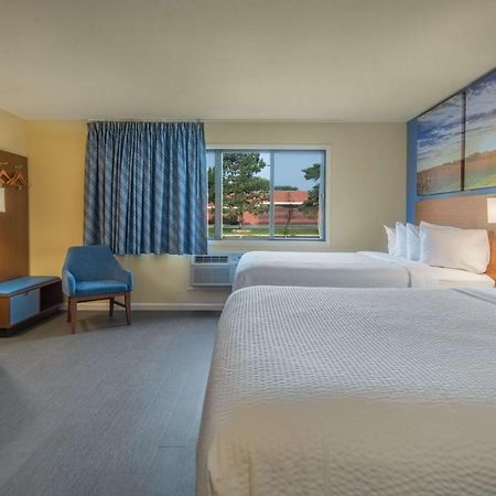 Days Inn & Suites By Wyndham Ватерло Екстериор снимка