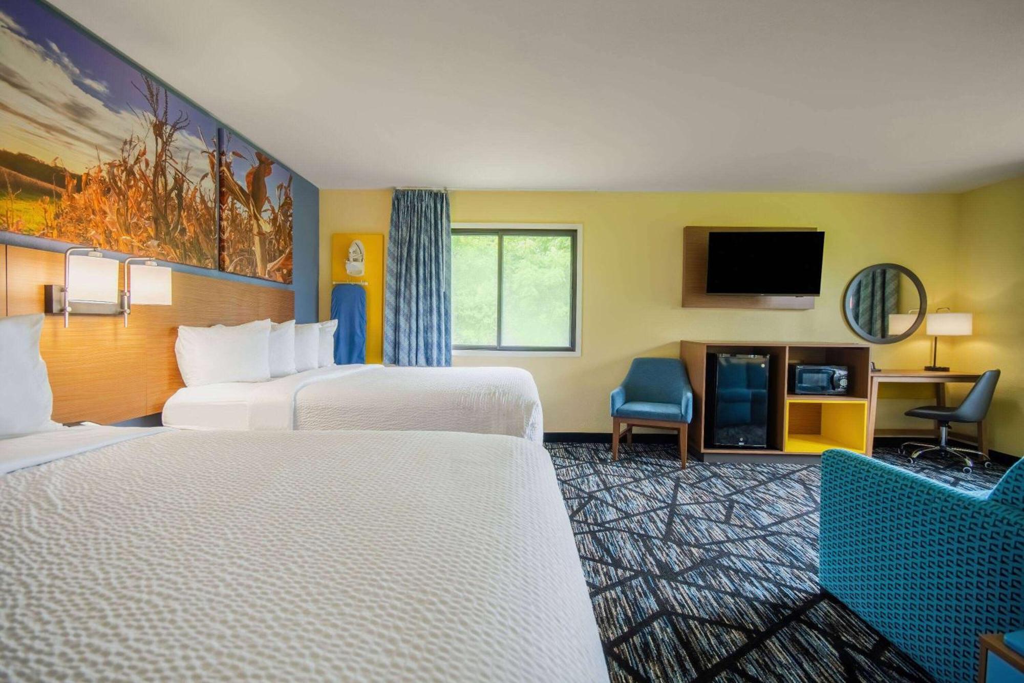 Days Inn & Suites By Wyndham Ватерло Екстериор снимка