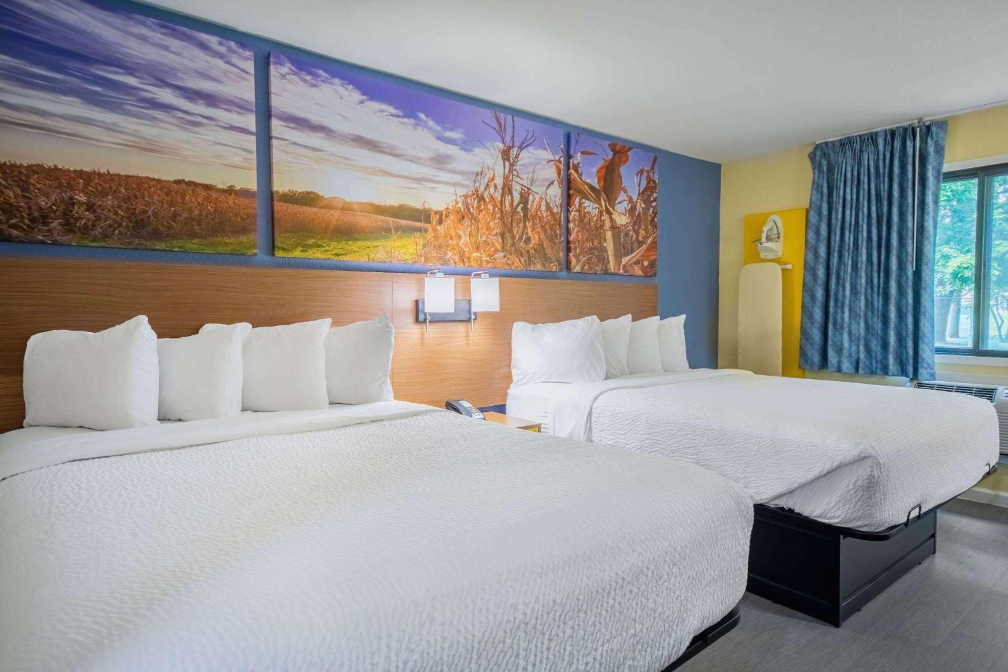 Days Inn & Suites By Wyndham Ватерло Екстериор снимка