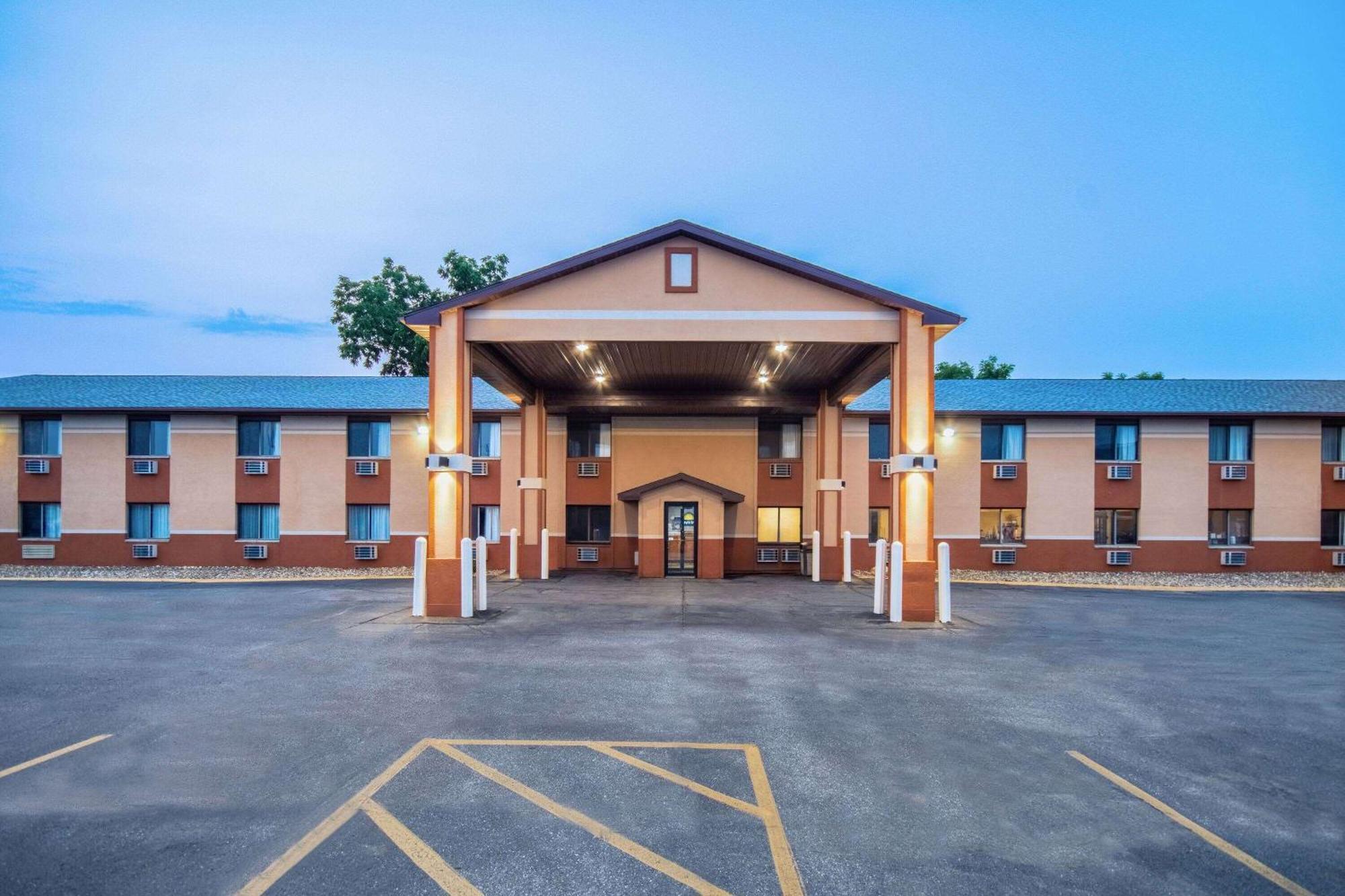 Days Inn & Suites By Wyndham Ватерло Екстериор снимка